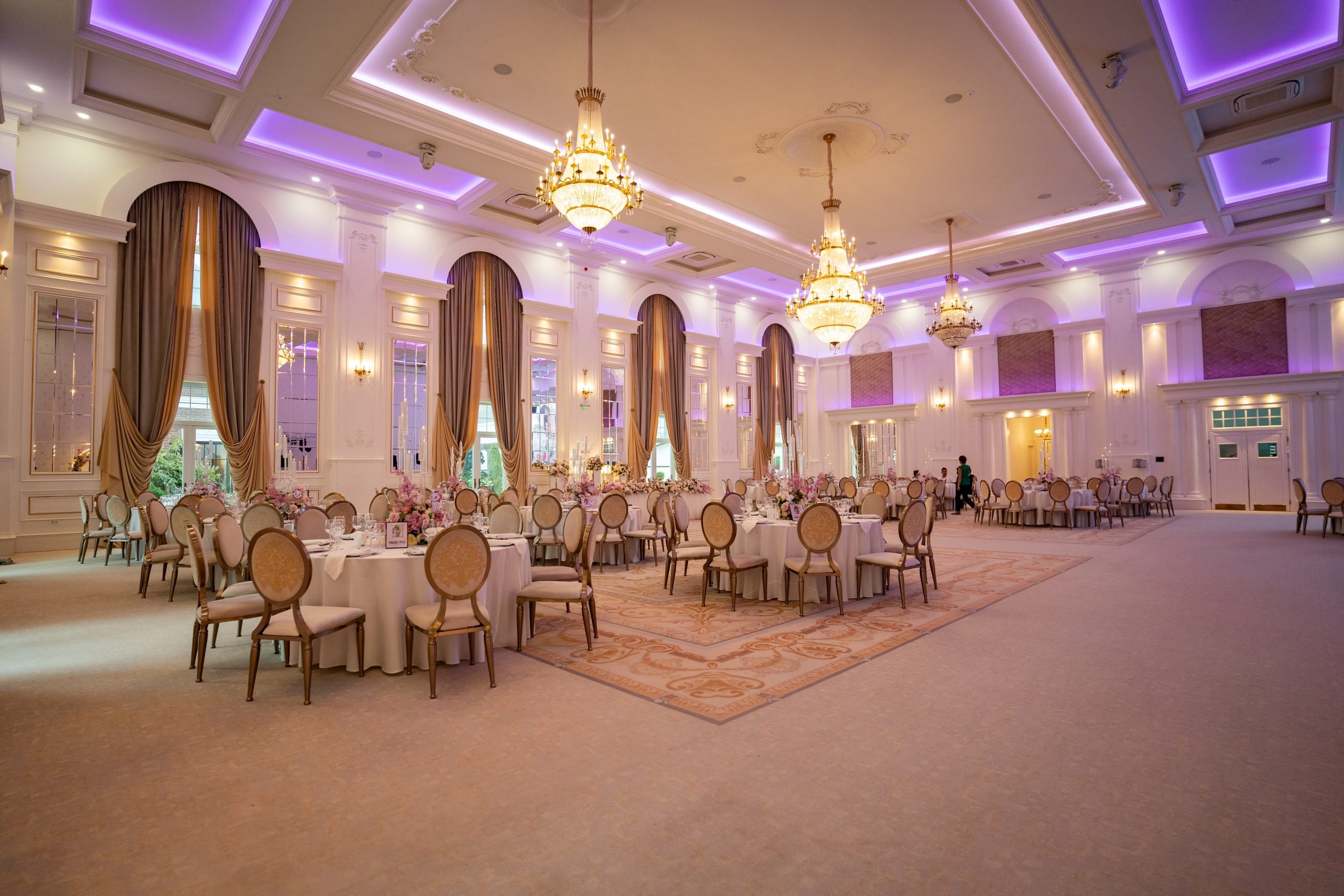 Grand Ballroom Valery — iluminat ambiental mov, atmosferă de gală